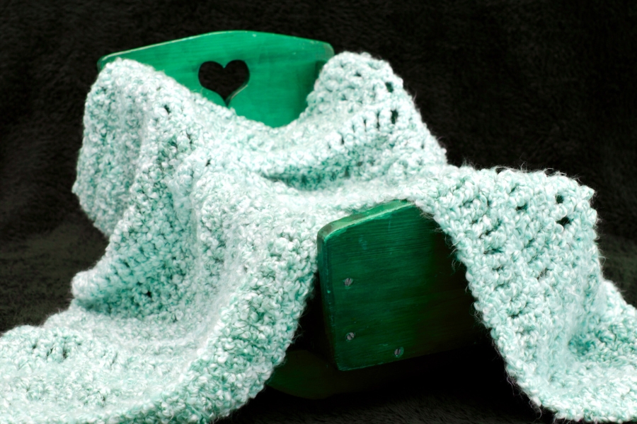 שקעים בעריסה - שיר מאת: שרה סגל־כץ | Indentations in the Cot - poem - Sarah Segal-Katz