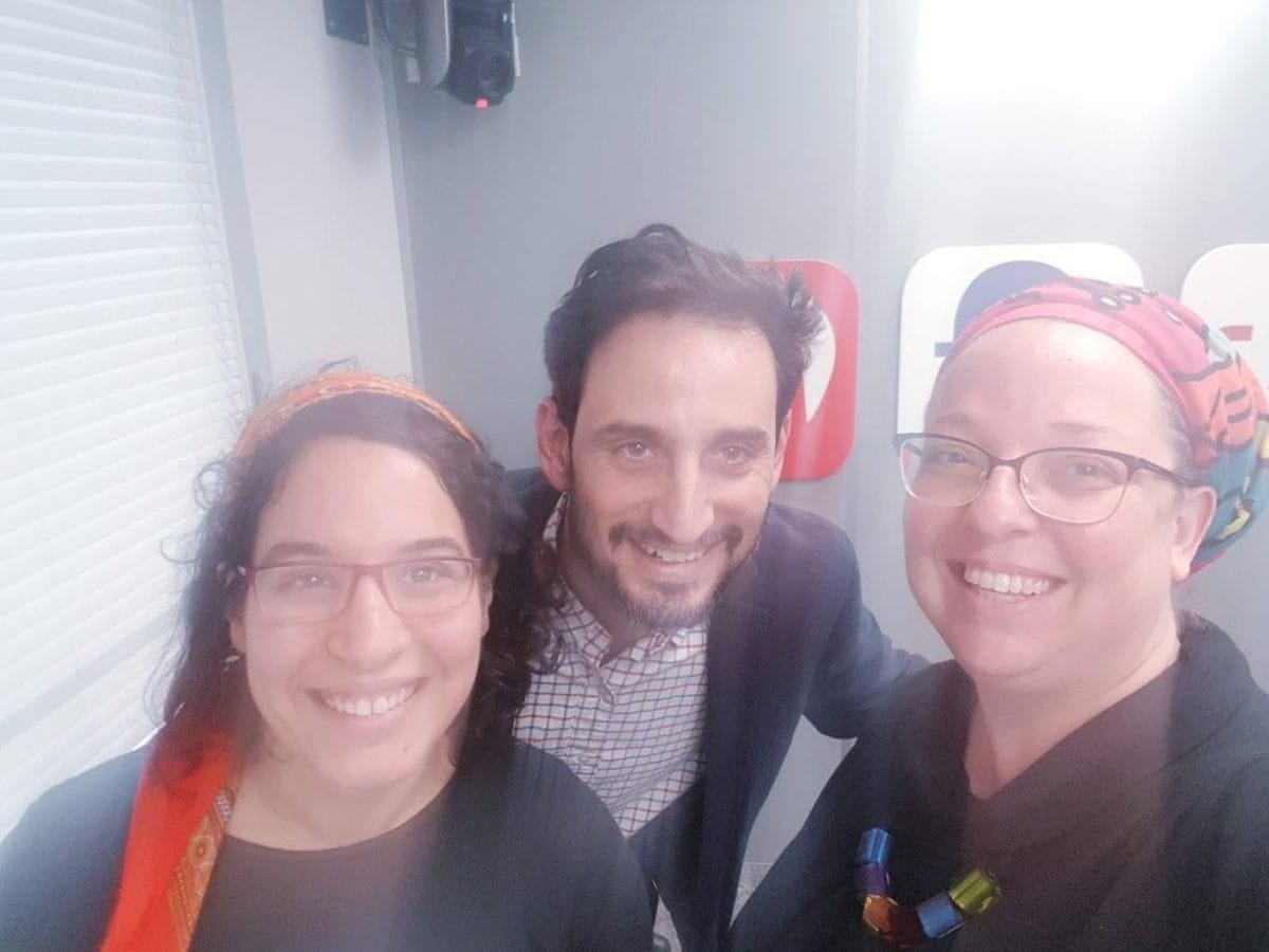 קפה גיברלטר הרבנית שרה סגל־כץ עם עידית מבורך-שאג ואמיר טובול