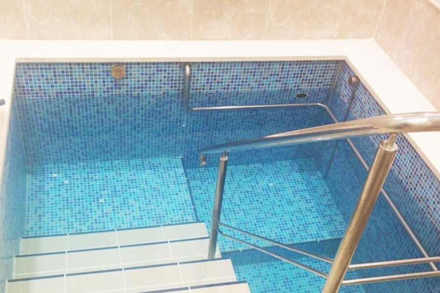 מקווה משלך - הרבנית שרה סגל־כץ - צילום במקווה ברחוב האר״י ירושלים